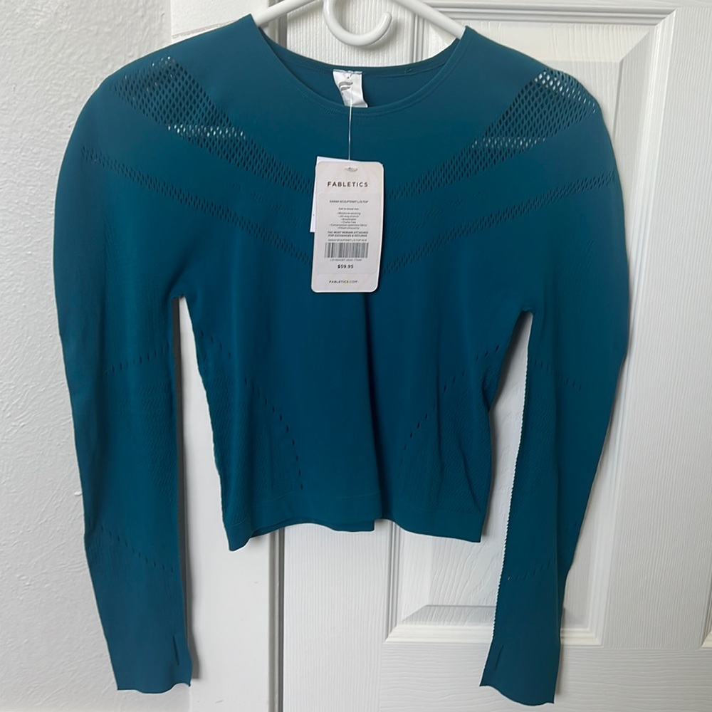 NWT Fabletics skulpknit top, size M but fits like S